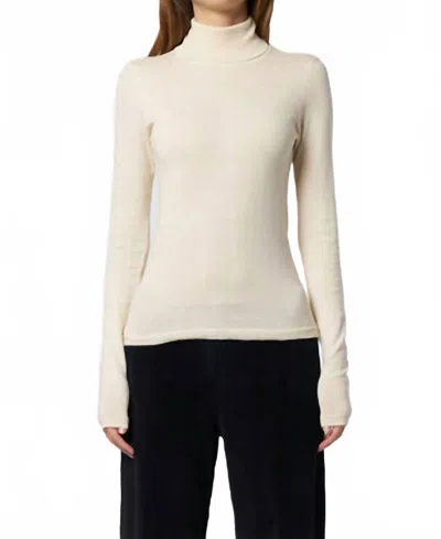 Xirena Tommy Ribbed Turtleneck Sweater In Cream In White