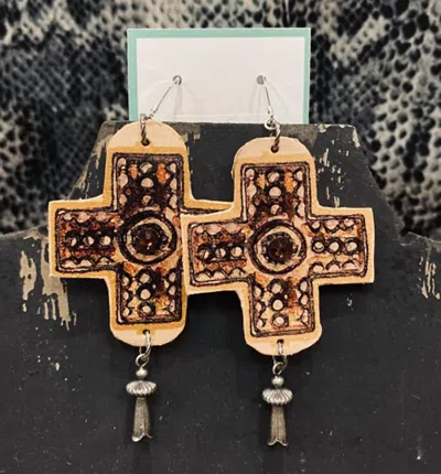 Xoxo Peyote Crosses Leather Earrings In Tan/brown In Gold