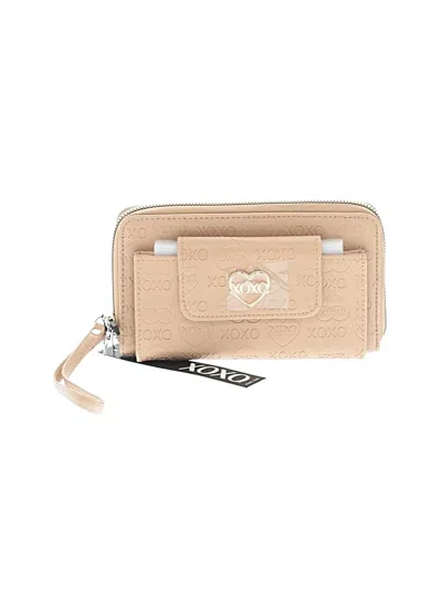 Xoxo Wristlet In Gold