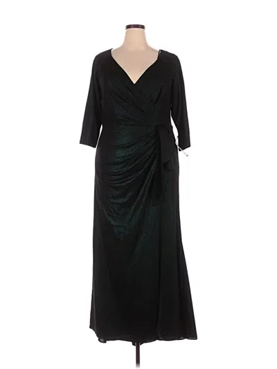 Pre-owned Xscape Cocktail Dress In Green