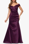 Xscape Evenings Off The Shoulder Taffeta Sheath Gown In Purple