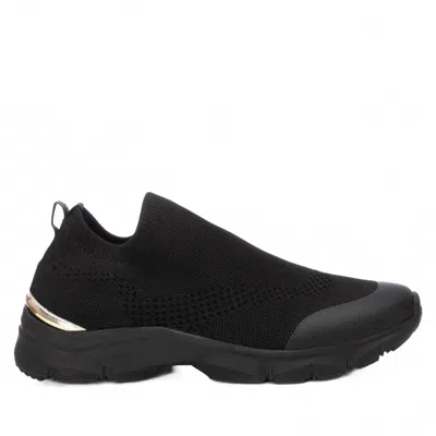 Xti Women's 142454 Round Toe Sneakers In Black