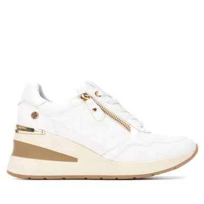 Xti Women's 144380 Round Toe Sneakers In White