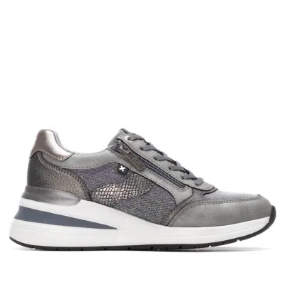 Xti Women's 144629 Round Toe Sneakers In Plumb In Silver