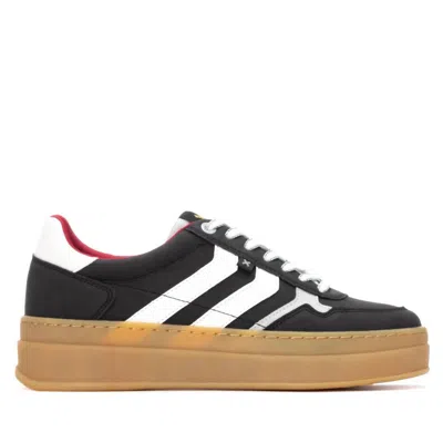Xti Women's 144630 Round Toe Sneakers In Black