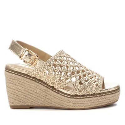 XTI WOMEN'S ESPADRILLE SANDALS IN GOLD