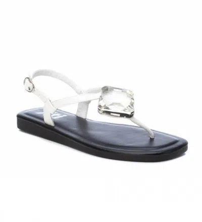 Xti Women's Flat Diamond Sandals In White