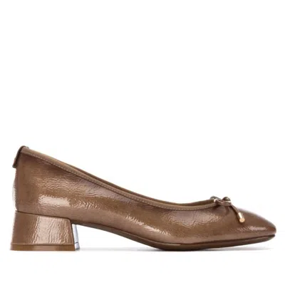 Xti Women's Round Toe 144242 Shoes In Beige In Brown