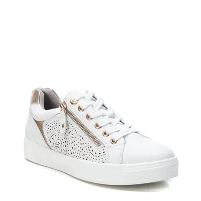 Xti Women's Side Zipper Casual Sneakers In White