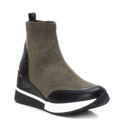 XTI WOMEN'S SUEDE WEDGE BOOTIES IN OPEN GREEN