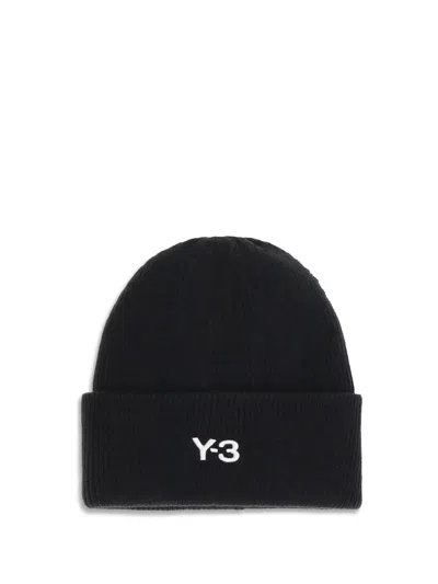 Y-3 CLASSIC BEANIE WITH A STITCHED LABEL AT THE FRONT