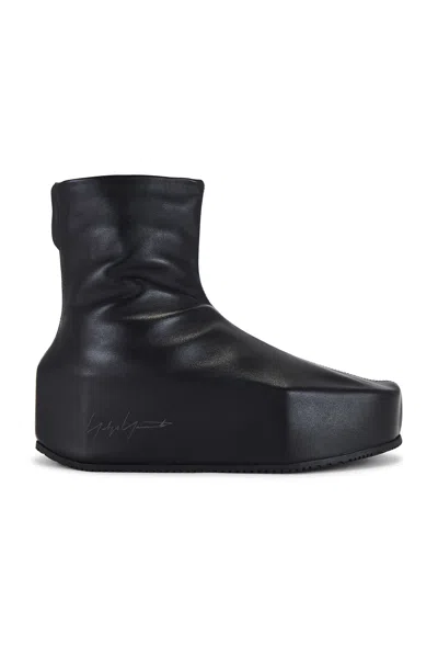 Y-3 Kyasu Overboot In Black