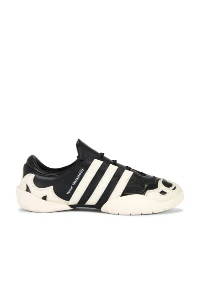 Y-3 Regu 2002 Sneaker