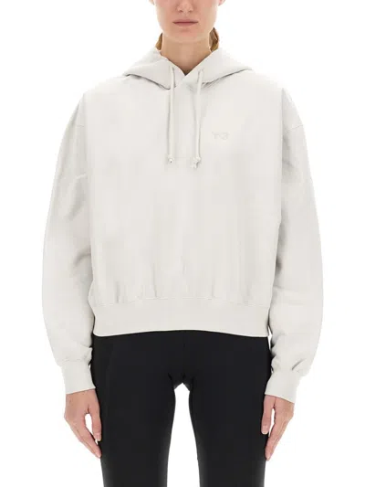 Y-3 RELAXED FIT HOODED SWEATSHIRT WITH SUBTLE LOGO DETAIL