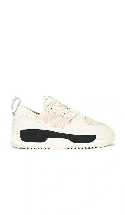 Y-3 È¿�ÅŠ¨ÉŽ‹ Â€“ É»‘È‰²Ã€�Ç™½È‰². Å°ºÇ � 9.5 (ALSO Â€“ 10, 10.5, 11, 11.5, 12, 7, 7.5, 8, 8.5, 9).