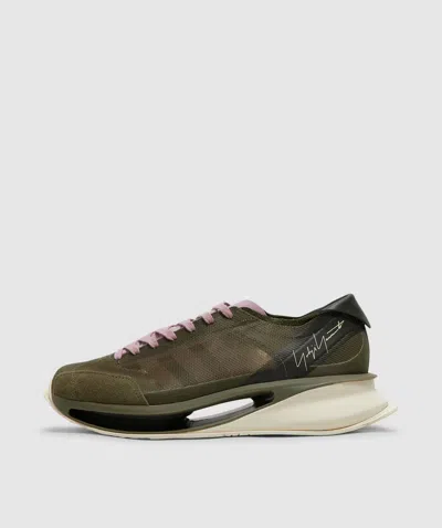 Y-3 S-gendo Run Sneaker In Olistr/ngtcar/magmau