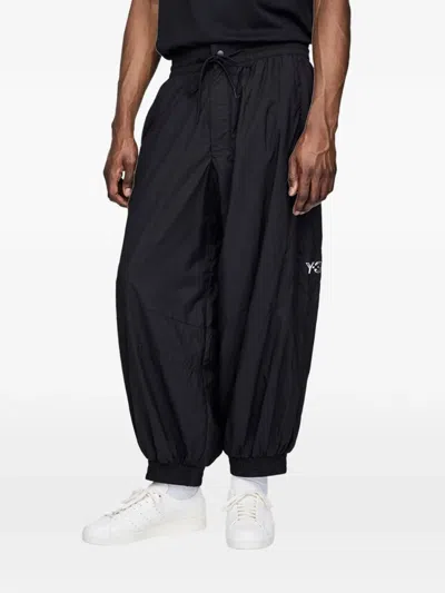 Y-3 밴딩 웨이스트 커프 팬츠 In Black