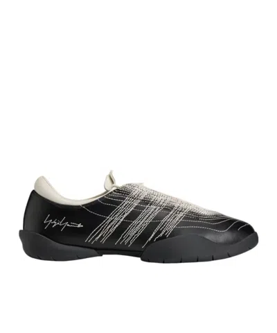 Y-3 Regu Embroidered Low-top Sneakers In Black