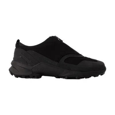 Y-3 Swift R3 Sneaker In Black