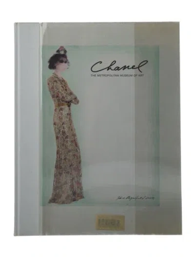 Pre-owned Yale Chanel: The Metropolitan Museum Of Art In Green