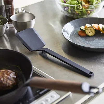 Yamazaki Home Silicone Spatula, Spatula, Silicone, Dishwasher Safe, Floating Design In Black