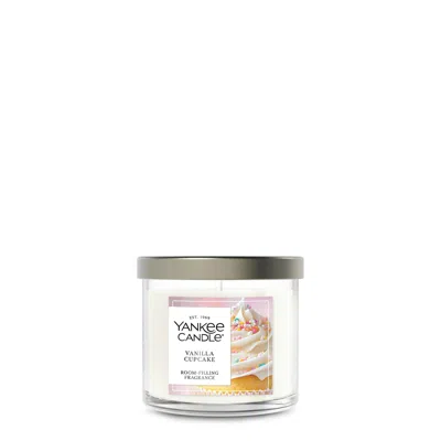 Yankee Candle Vanilla Cupcake Small Tumbler Candle, 4.3 oz