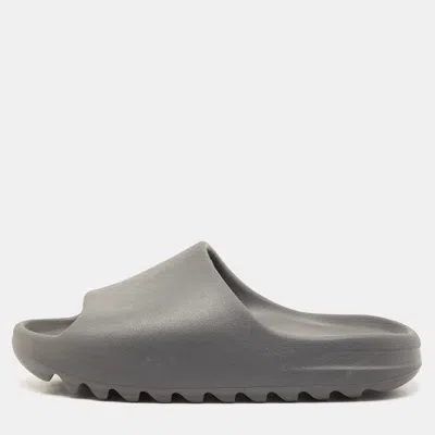 Pre-owned Yeezy X Adidas Grey Rubber Onyx Slides Size 44.5