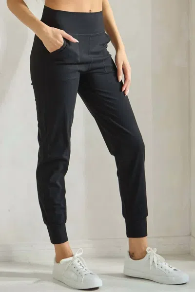 Yelete Buttery Soft Joggers In Black
