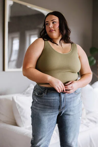 Yelete Relevant Ribbed Seamless Reversible Tank Top - Plus In Moss In Green
