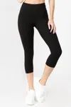Yelete Seamless Butter Capri Leggings In Black