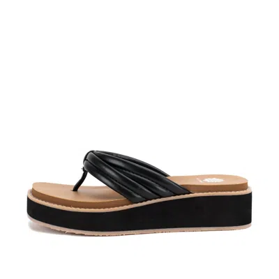Yellow Box Women's Hasani Flatform Sandal In Black