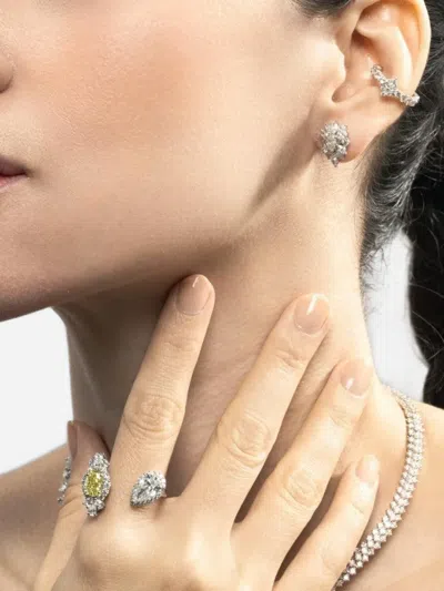 Yeprem 18k 화이트 골드 다이아몬드 스터드 이어링 In Metallic
