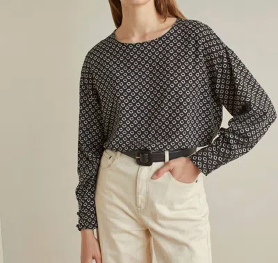 Yerse Crewneck Fluid Circle Blouse In Black/white