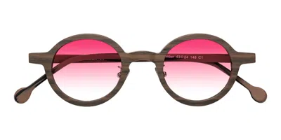 Yesglasses Burnt Tan Woodgrain Retro-vintage Wood Round Gradient Sunglasses In Burnt Tan Woodgrain,pink
