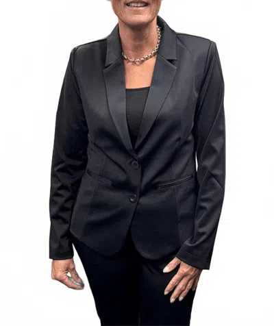 Yest Riv Essential Blazer In Black