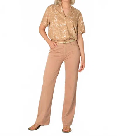 Yest Theres Pants In Camel In Brown