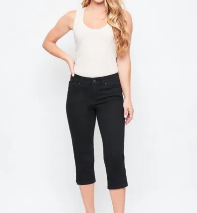 Ymi Missy 5 Pocket Side Slit Hem Capri In Black