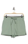 Yogalicious Halo Woven Pace Perfection Shorts In Green