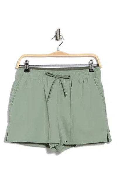 Yogalicious Halo Woven Pace Perfection Shorts