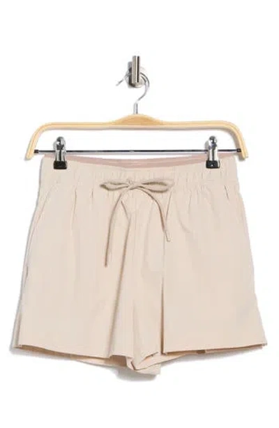 Yogalicious Halo Woven Pace Perfection Shorts
