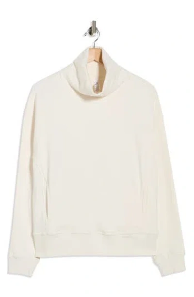 Yogalicious London Edge Silicon Fleece Sweatshirt In White