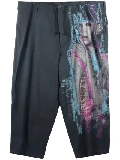 Yohji Yamamoto Graphic-print Pleated Tapered Trousers In Black