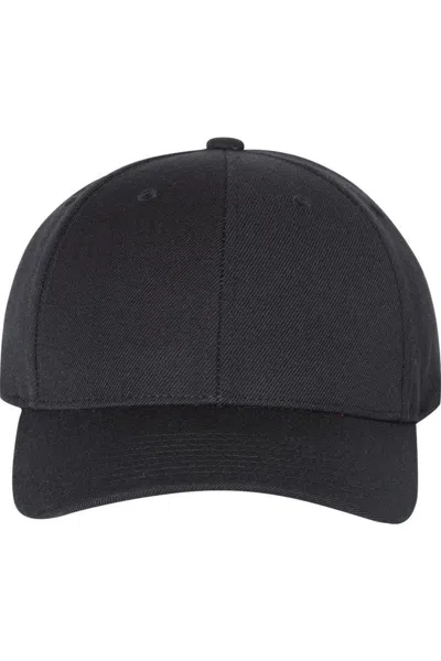 Yp Classics Premium Curved Visor Snapback Cap In Black