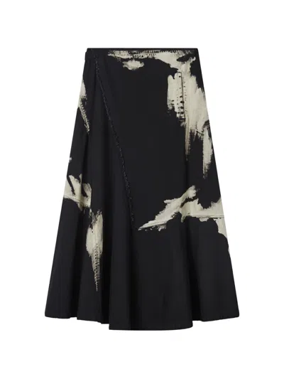 Y's Raw-edge Patterned Skirt In Black