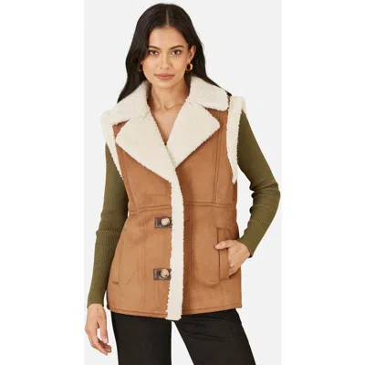 Yumi Button Up Gilet In Brown