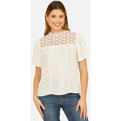 Yumi Lace Panel Pleated Short Sleeve Top In Gold