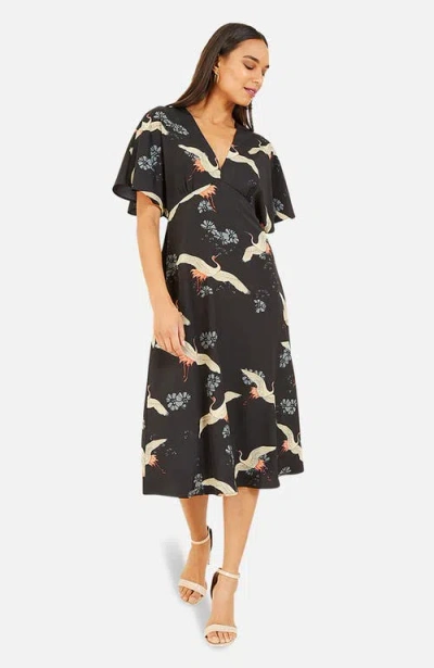 Yumi Short Sleeve V-neck Midi Dress In Black