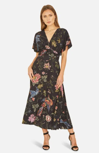 Yumi Short Sleeve V-neck Ruched Midi Dress In Black