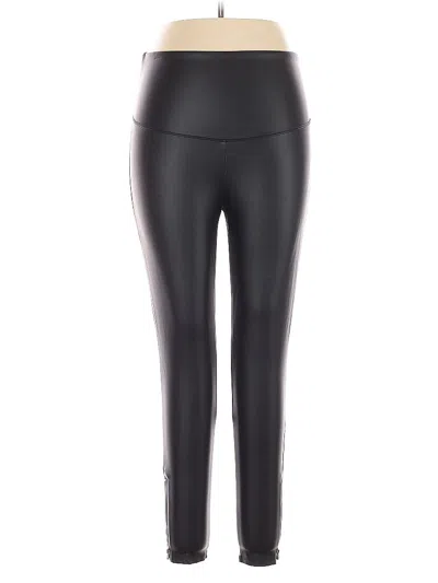 Pre-owned Yummie Active Pants In Black