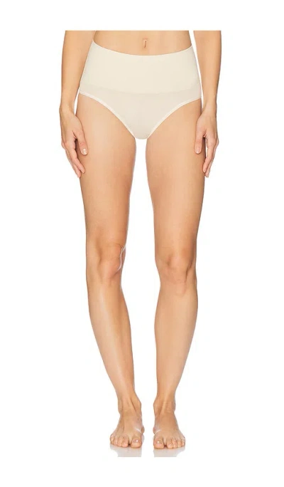 Yummie Mia Shaping Brief